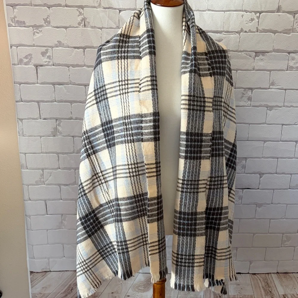 Elegant Black and Cream Plaid Home Accent Wrap